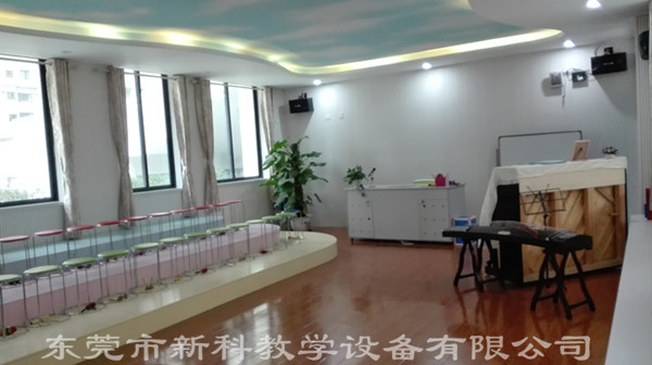 <a href='http://m.laleng.cn/chanpin/58-1.html' target='1' style='font-size:18px; font-weight:bold; color:#000000;'>音樂功能室</a>