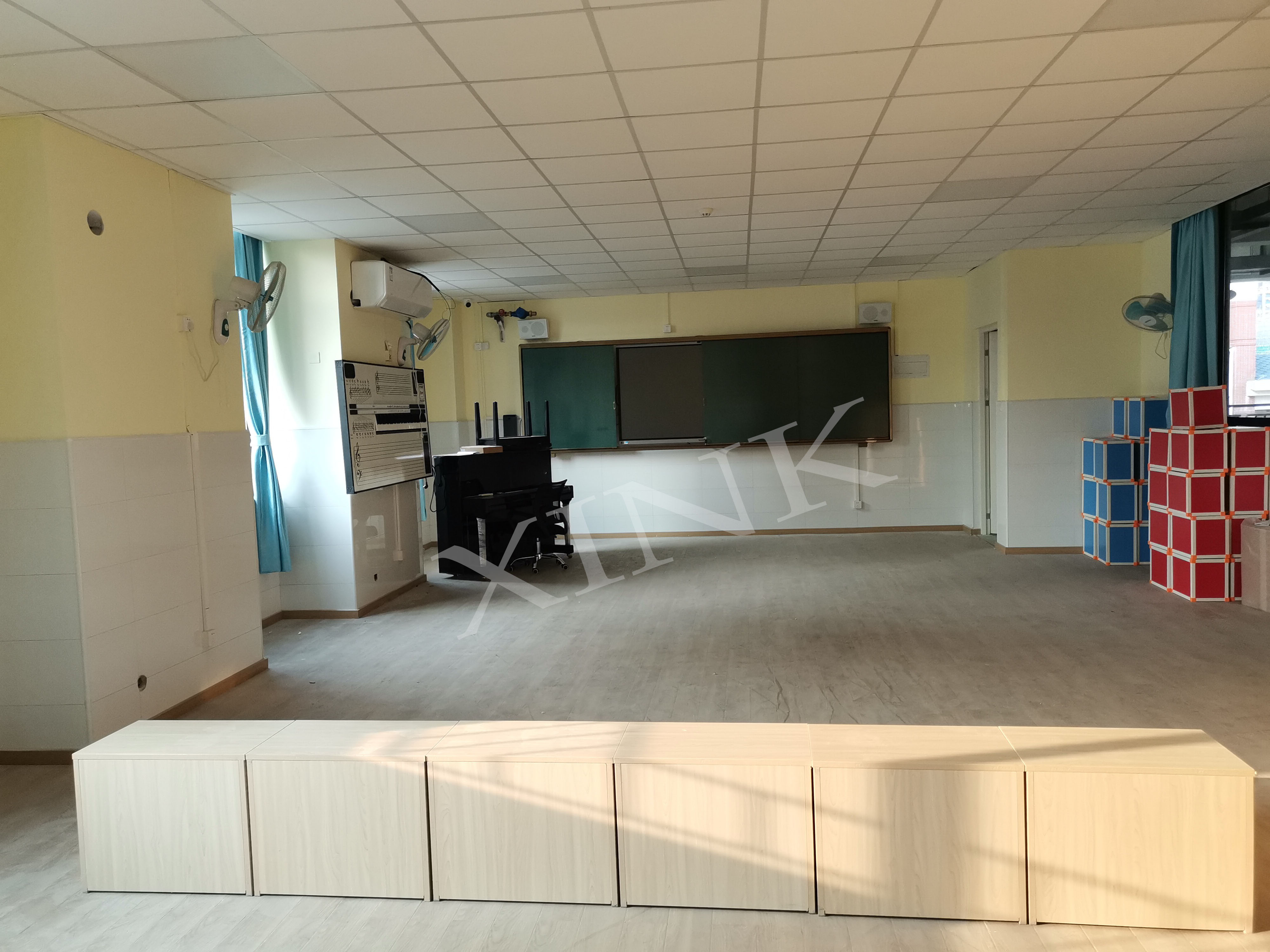 音樂<a href='http://m.laleng.cn/chanpin/59-1.html' target='1' style='font-size:18px; font-weight:bold; color:#000000;'>舞蹈室</a>