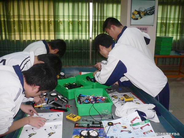 <a href='http://m.laleng.cn/chanpin/60-1.html' target='1' style='font-size:18px; font-weight:bold; color:#000000;'>機(jī)器人功能室</a>2