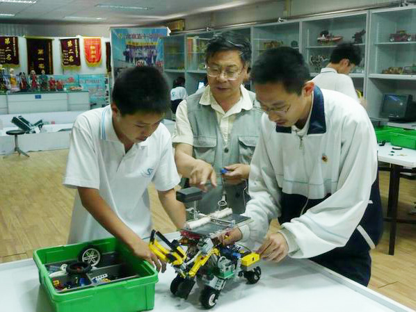 <a href='http://m.laleng.cn/chanpin/60-1.html' target='1' style='font-size:18px; font-weight:bold; color:#000000;'>機器人功能室</a>5